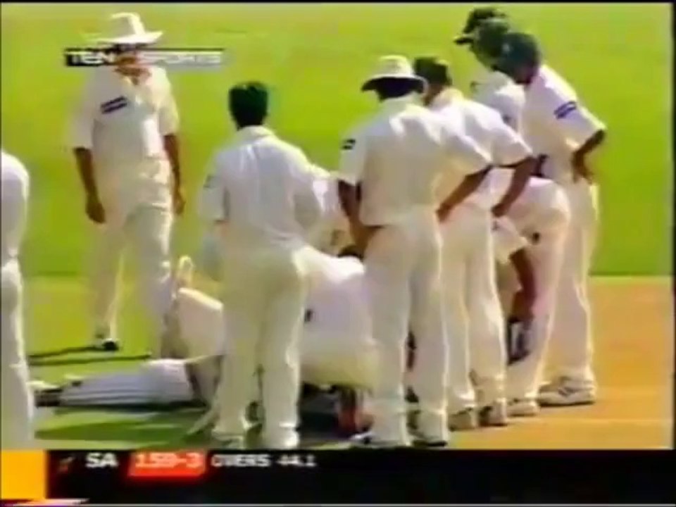 shoaib akhter strikes...:P