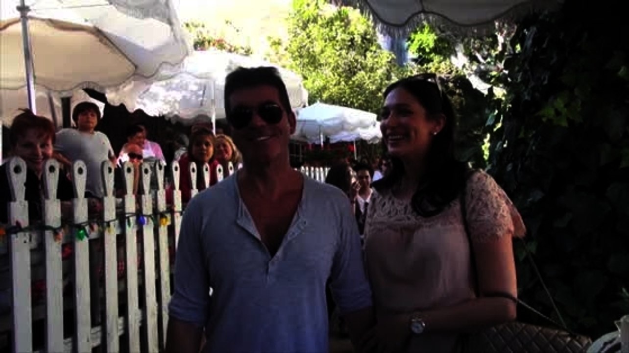 Simon Cowell fährt zur Geburt seines Sohnes