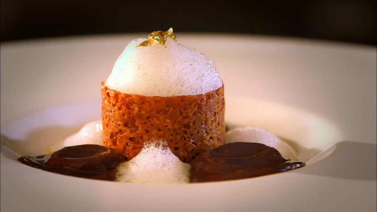 Ravioles au chocolat, croustillant et écume d'amande par Benoît Visbecq