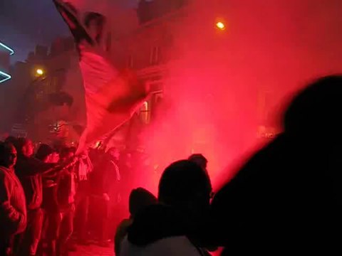 Des centaines de supporteurs défilent à Lens pour les 20 ans des Red Tigers