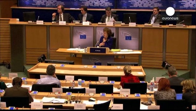 EU mobile roaming prices economic madness says Kroes