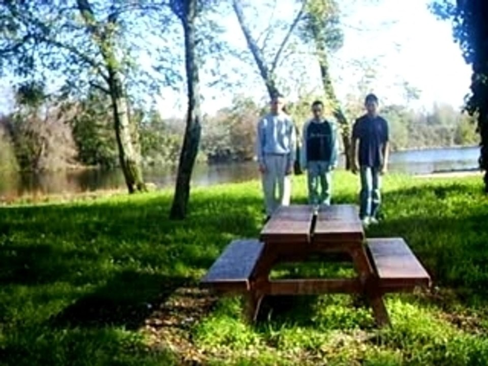 Salto avant a 3 sur une table