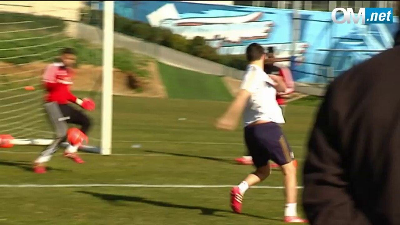 Gignac : "Il fait des arrêts quand il veut lui !"