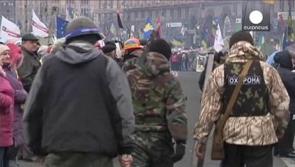 Kiev, polizia impedisce ai manifestanti di avvicinarsi al parlamento