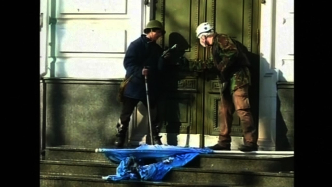 Ukrainian protesters attack headquarters of President Yanukovich's party