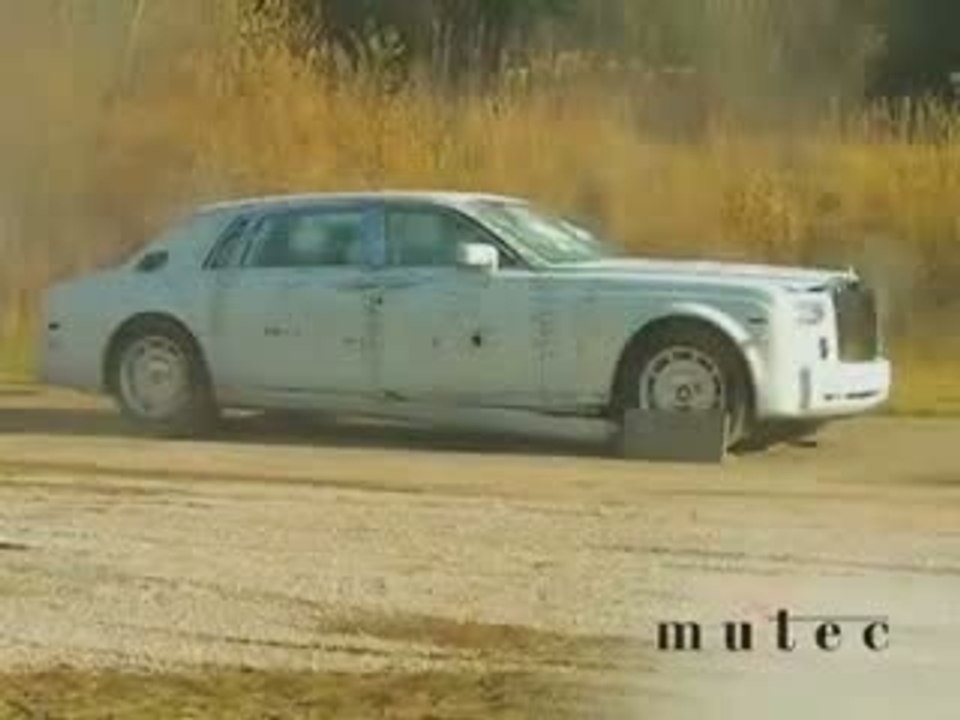 Test du blindage d'une Rolls Royce Phantom