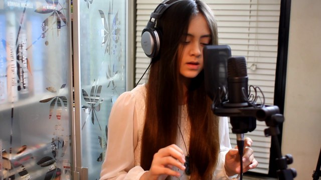 Say Something A Great Big World & Christina Aguilera (Cover by Jasmine Thompson)