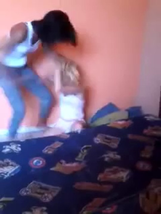 Le Dan Tremenda Paliza Por Enamorar AL Novio De Su Mejor Amiga