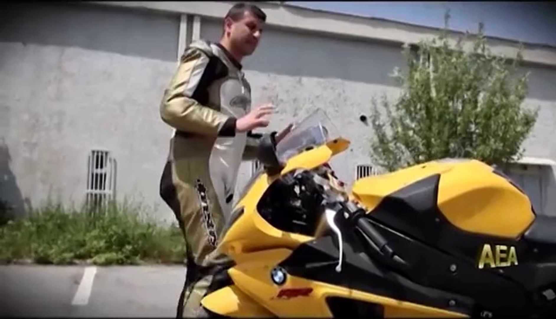 BMW S1000RR (2011) - Dailymotion Video