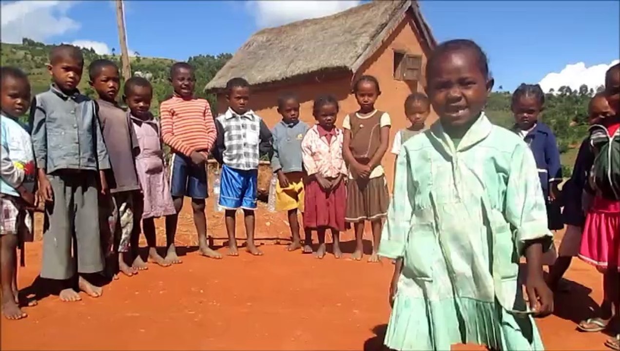 Parrainage du village d'Antsangy - École de Peguilhan
