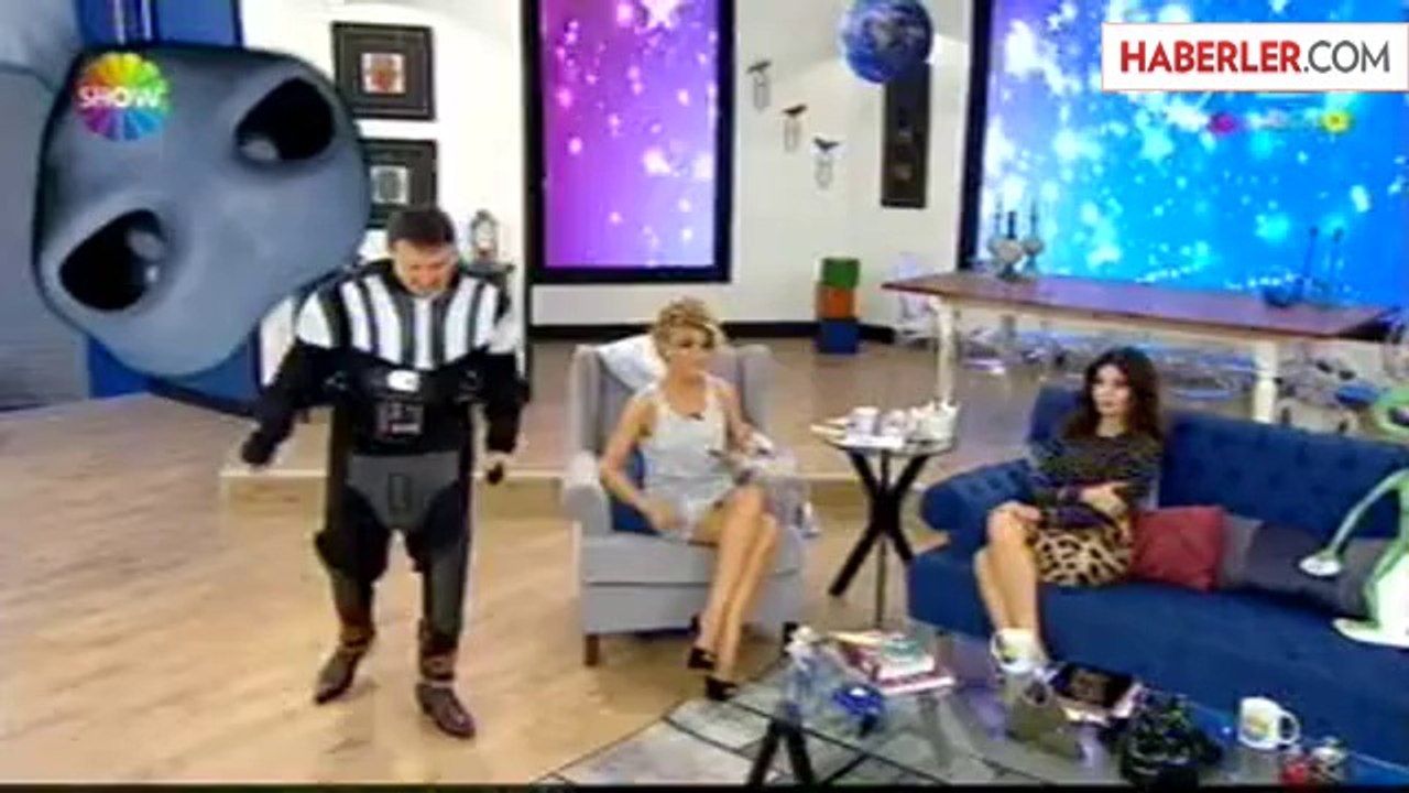 Mustafa Topaloğlu Canlı Yayına Uzaylı Kostümü İle Çıktı