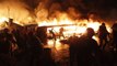 Pluie de cocktails molotov et mur de flammes à Kiev