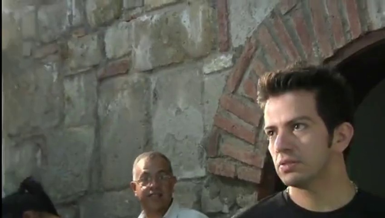 Axel Mares en Sketch "Un Momento de Furia" Web Serie (Parodiando)