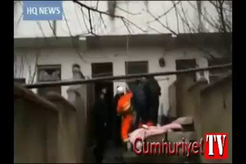 İntihar etmek için atlayan kadını havada böyle yakaladı!