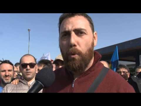 Napoli - Ex Lsu occupano scuole tra Napoli e provincia (17.02.14)