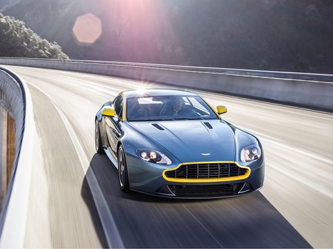 Aston Martin dévoile la V8 Vantage N430 avant Genève