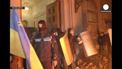 Lviv'de polisler göstericilerin safına geçti