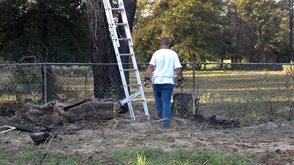 Texan Shows Us How Not to Use a Chainsaw