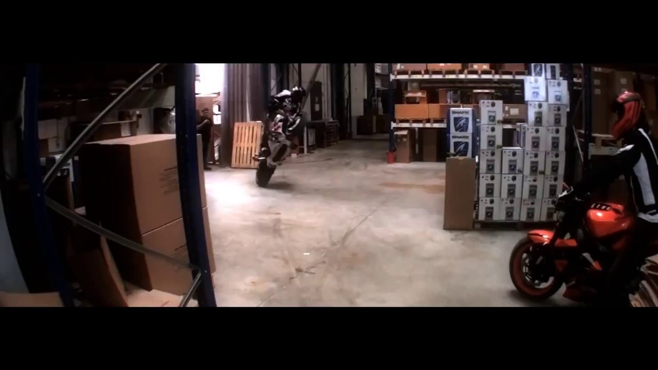 Drift & Stunt Moto dans les locaux de Shark Helmets - "Switch Riders" présentent leur nouveau sponsor !