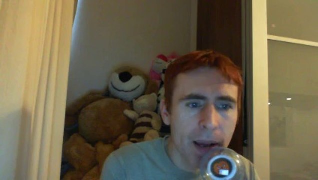 Wiwi égratigne so much trouble d'Izia