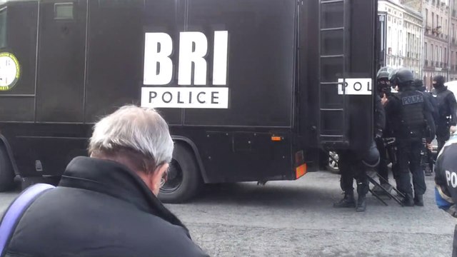Braqueurs retranchés à Noisy. L'arrivée des forces d'intervention