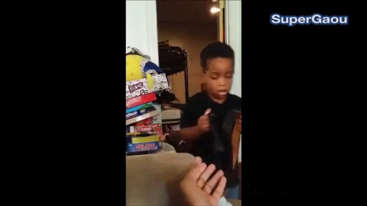 Petit comique qui n'a pas le temps d'être fouetter