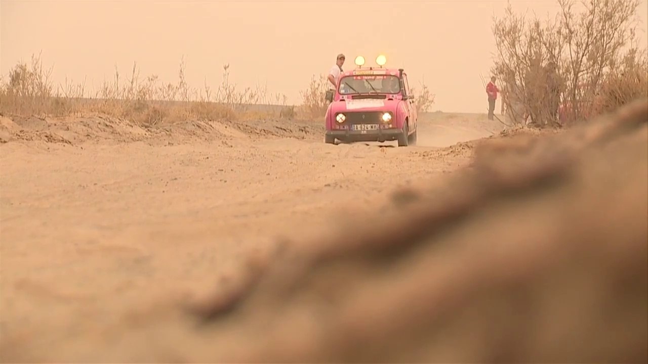 Raid 4L Trophy 2014 JT5 | Premier jour à Merzouga et remise des dons