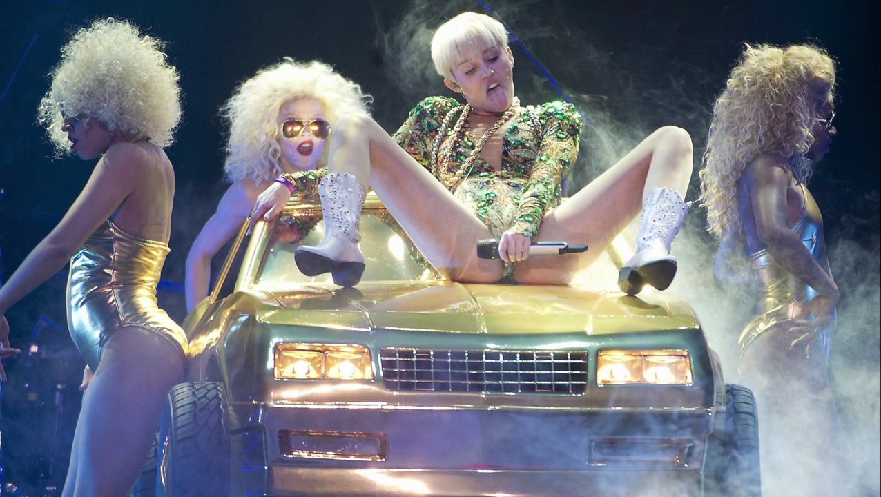 Miley Cyrus Eats Fan's Dirty Thong!