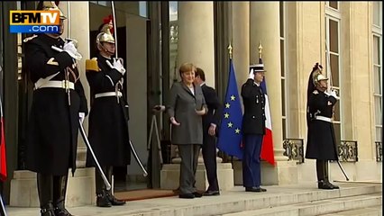 Hollande cache les béquilles de Merkel