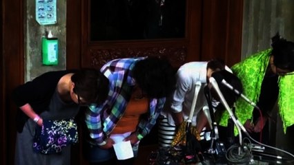 Japanese divers thank rescue teams