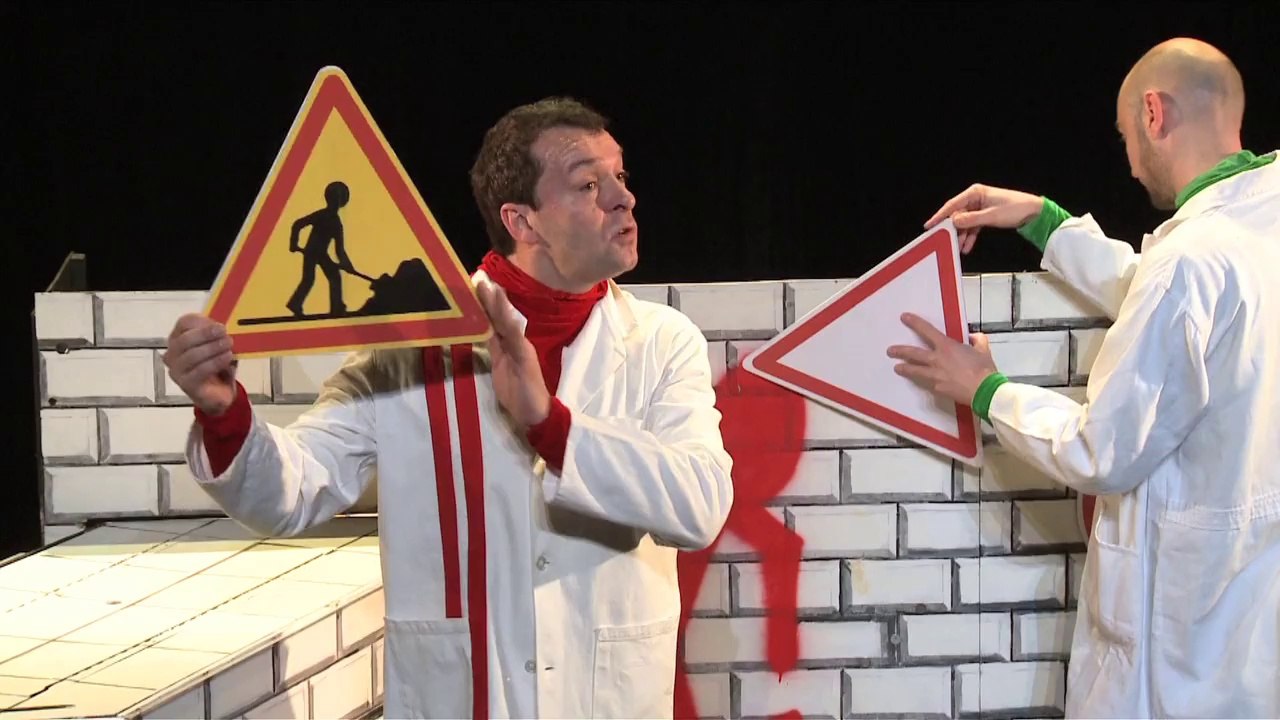 Bonhomme rouge et bonhomme vert font leur spectacle ! - Filmé par © Pellicam productions