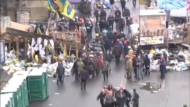 Des policiers prisonniers des manifestants à Kiev