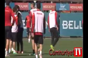 Gökhan Zan ile Felipe Melo birbirine girdi!
