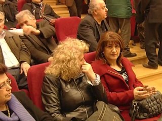 Χωρίς χρίσμα αλλά με σύσσωμο το... ΠΑΣΟΚ