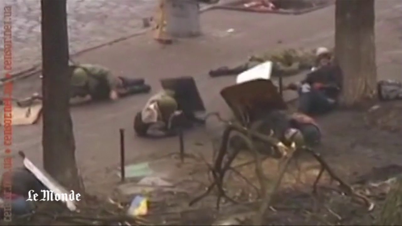 Des manifestants se font tirer dessus sur la place Maïdan à Kiev