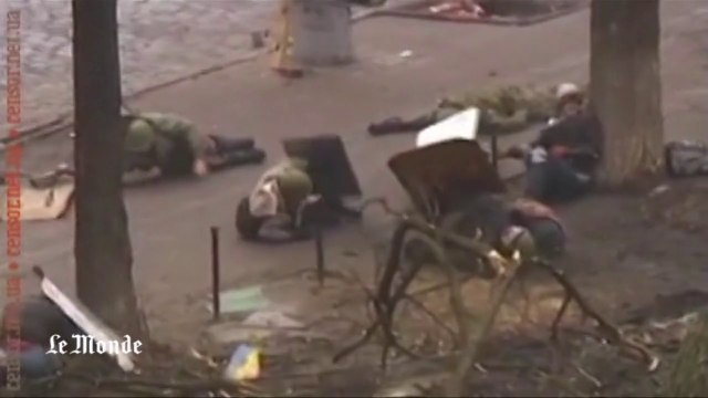 Des manifestants se font tirer dessus sur la place Maïdan à Kiev