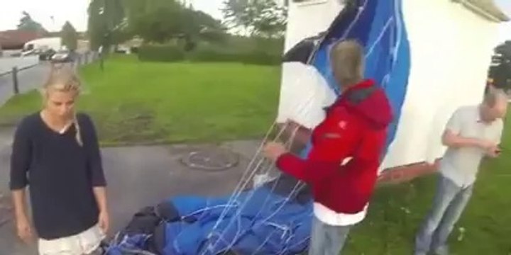Se prendre une maison en parapente... Atterrissage douloureux!