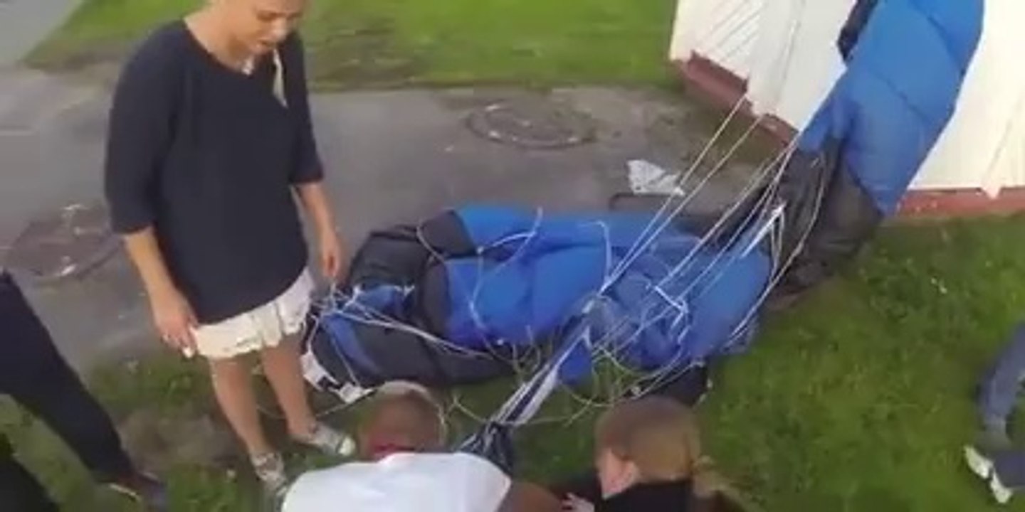 Paragliding fail : violent landing - house in the head!