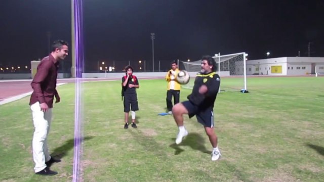 Robin van Persie et Maradona régalent avec une série de jongles !