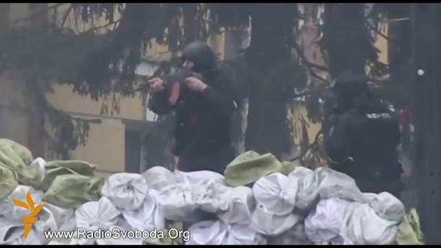 Kiev : les forces de l'ordre tirent avec des kalachnikov