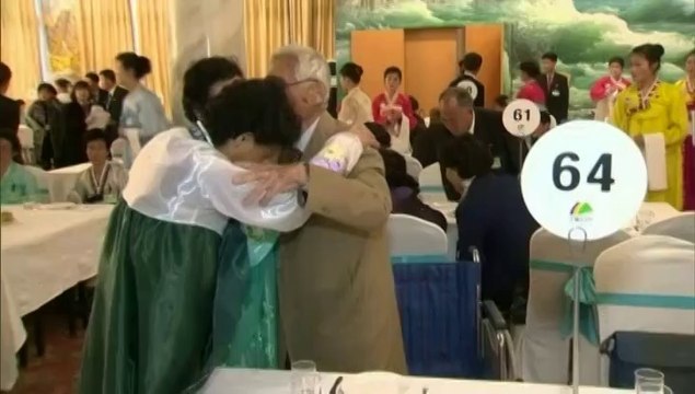 Séparés depuis des décennies, des Sud-Coréens rencontrent leur famille nord-coréenne