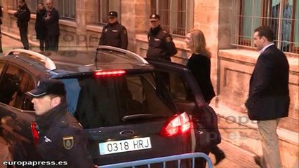 "Creo en la honradez de mi marido"