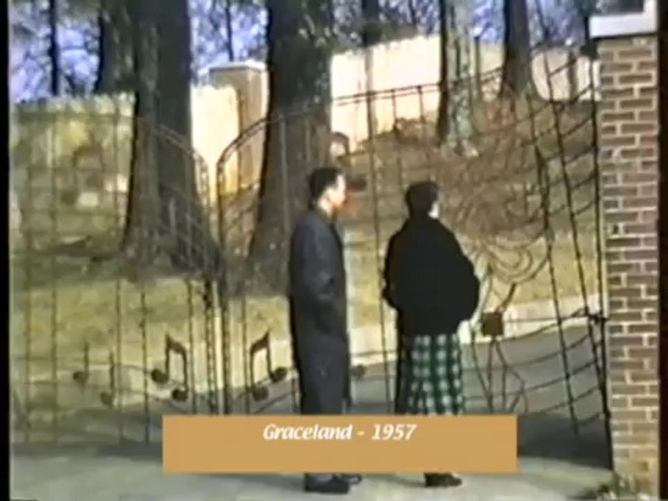 Fans at Graceland 1957  -  RareElvisPresley.com