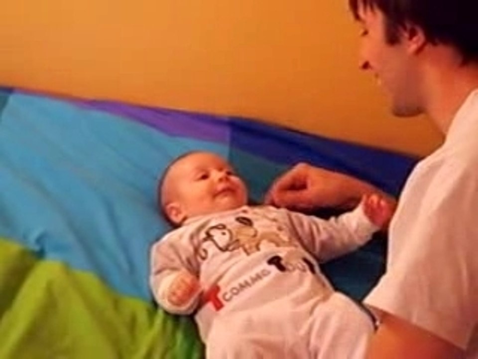 Raphael en grande conversation avec papa