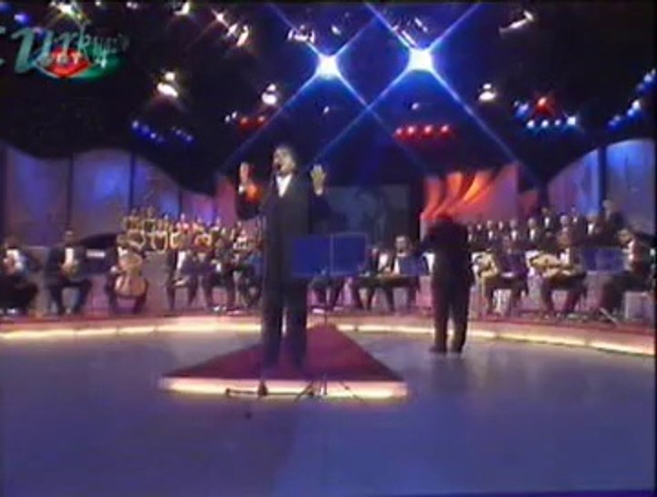 Gökhan SEZEN-Kadın Bir Gül Aşk Bir Mevsim Tez Geçer Kanmaya Değmez