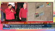 Min. Villegas encabeza entrega de viviendas en Caracas