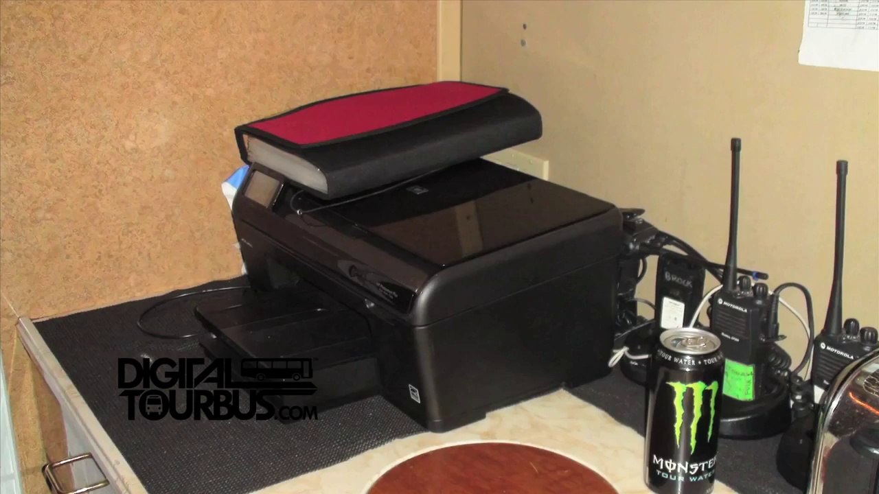 Emarosa - BUS INVADERS Ep. 143