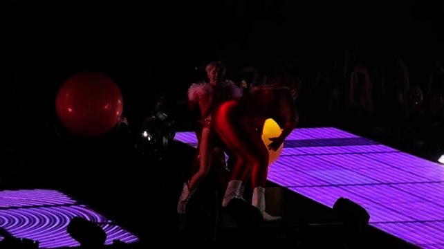 Miley Cyrus sous le feu des critiques des parents à cause de sa tournée Bangerz