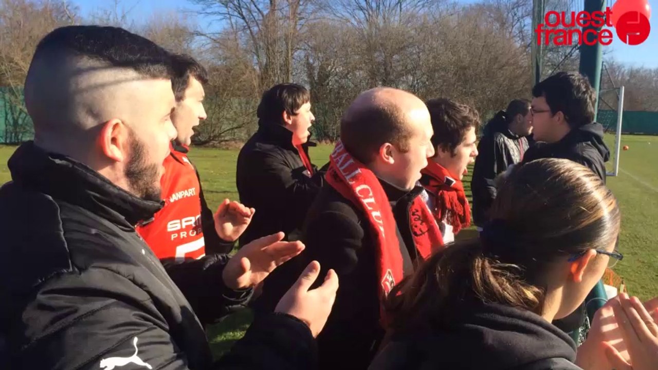 Stade Rennais. Une dizaine de supporters chantent à l'entraînement