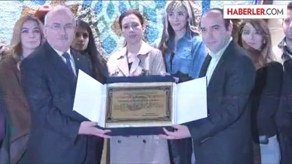 Medeniyetler Korosu'na fahri hemşehrilik beratı -